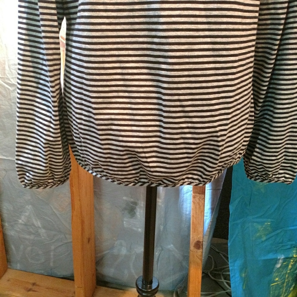 Top - Picture 2 of 4